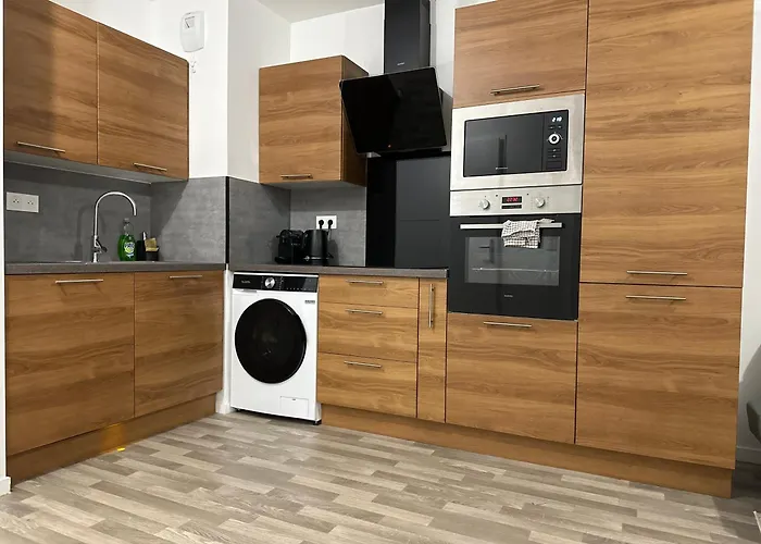 Agreable 2 Pieces Avec Balcon Et Parking Transports By Immo Kit Bnb